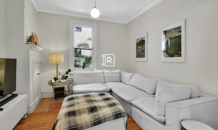 4 Bedrooms House for Rent in Tupper Street Enmore Australia