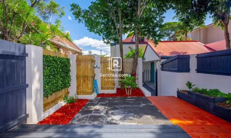 2 Bedrooms Townhouse for Rent in Lilyfield Road Lilyfield NSW 2040 Australia