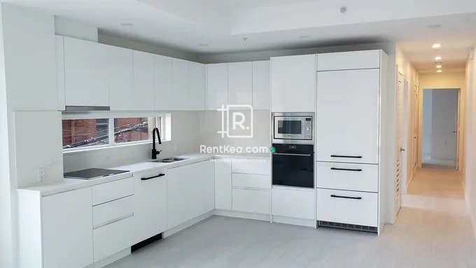 138 East Avenue 8th Vancouver BC Canada