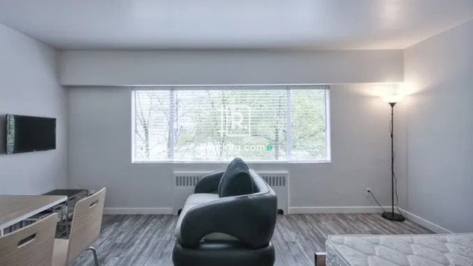 Suffolk House Apartments 1540 Haro St Vancouver BC Canada