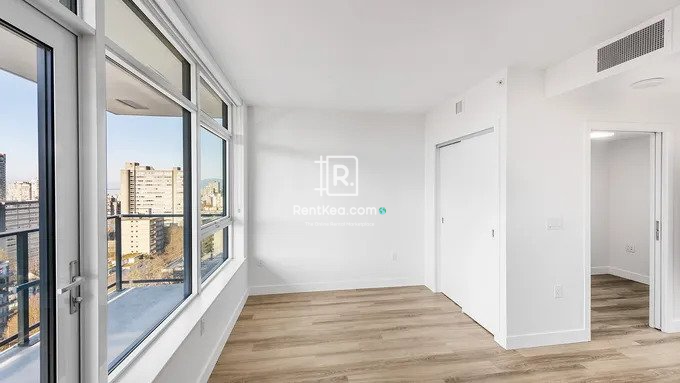 Chronicle Aprts 825 Nicola St Vancouver BC Canada