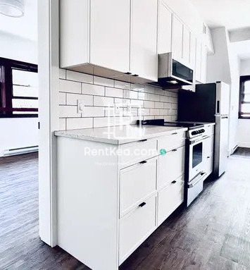 The Mansion Aprts 1523 Davie St Vancouver BC Canada