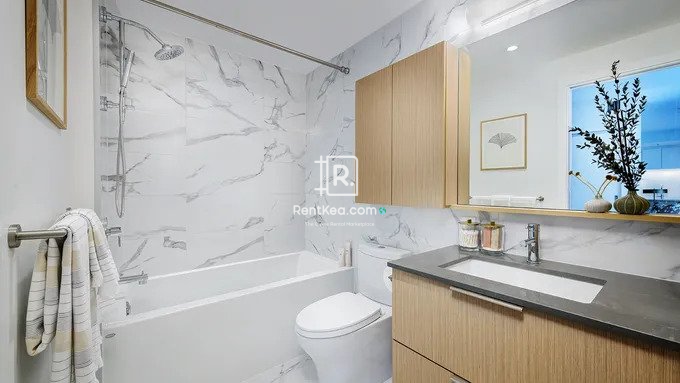 Chronicle Aprts 825 Nicola St Vancouver BC Canada