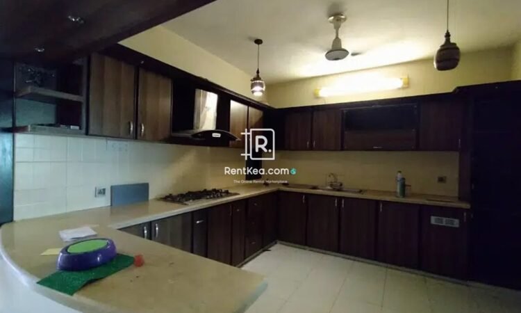 3 Bedrooms Apartment for rent in Nishat Commercial Area Karachi
